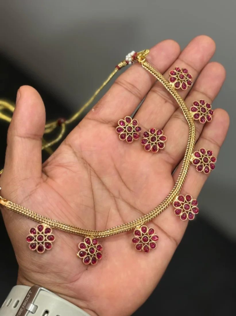 Red Flower Choker (Free Shipping)