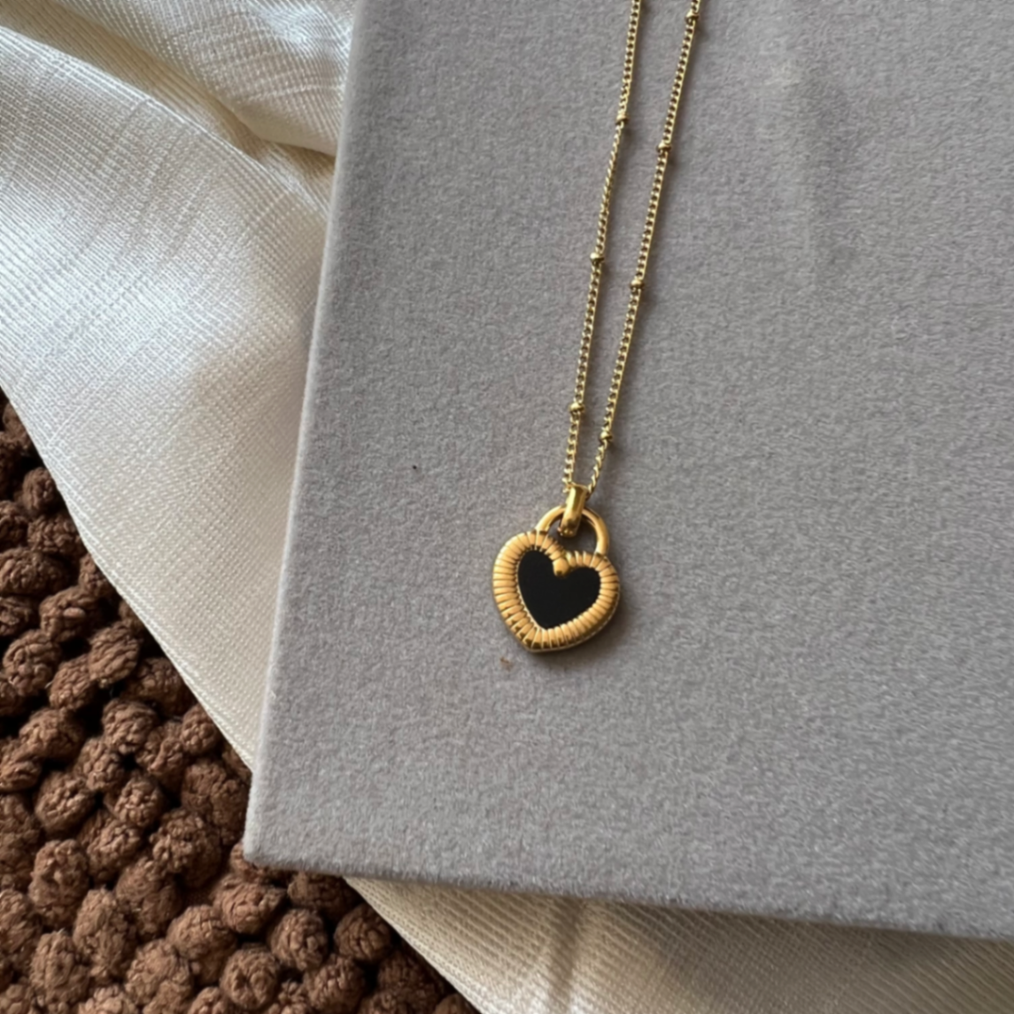 Reversible love pendant chain