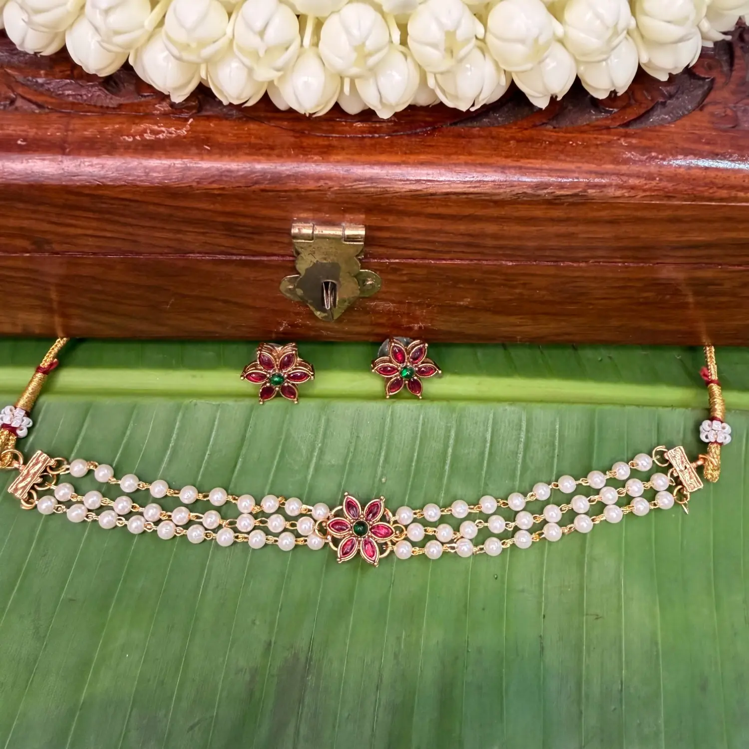 Pushpanjali Kemp Floral & Triple-Strand Pearl Choker Set SJCH002