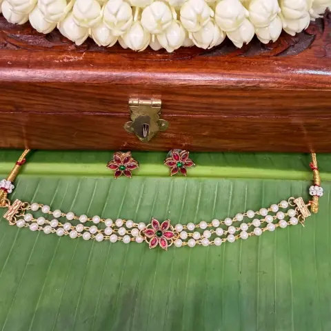 Pushpanjali Kemp Floral & Triple-Strand Pearl Choker Set SJCH002