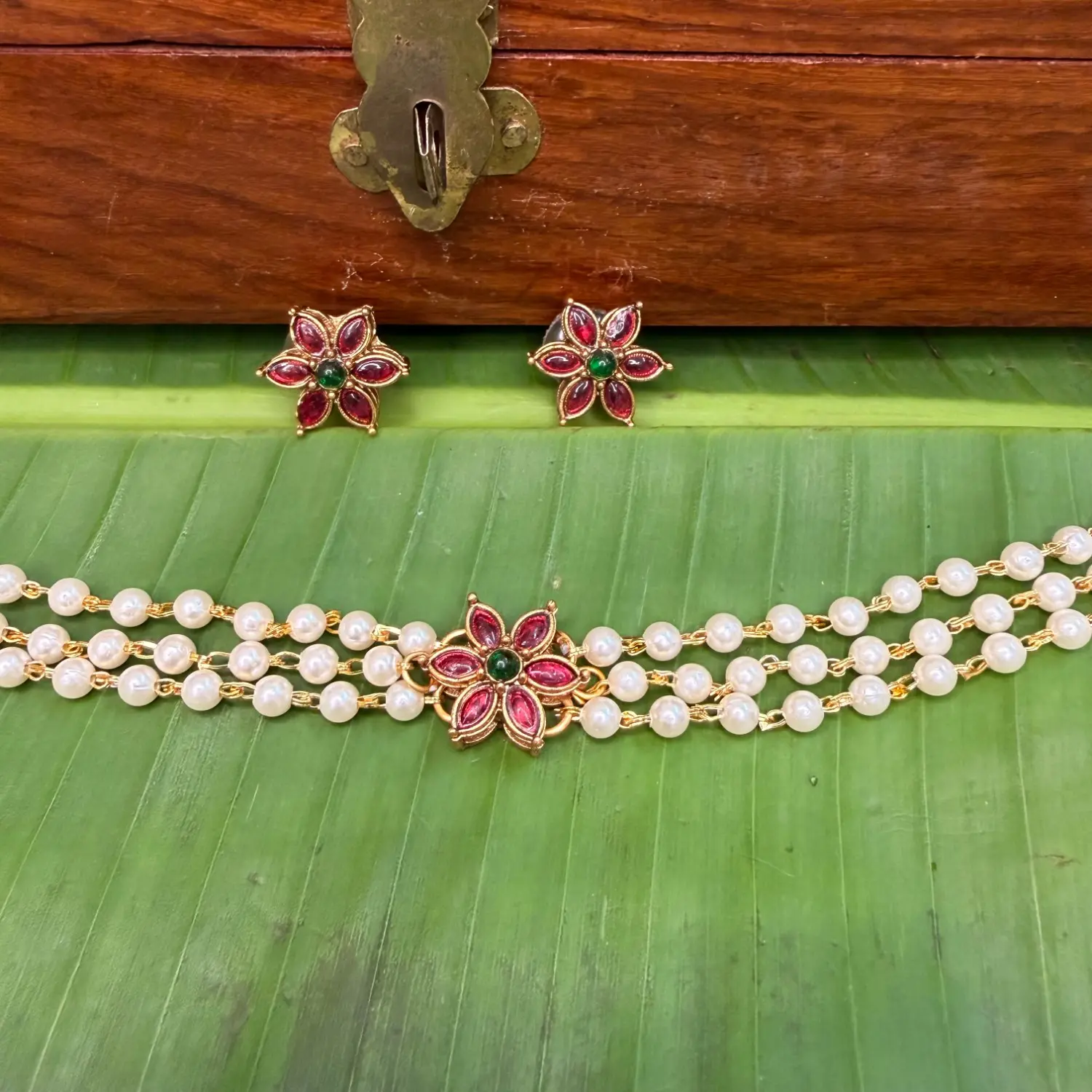 Pushpanjali Kemp Floral & Triple-Strand Pearl Choker Set SJCH002