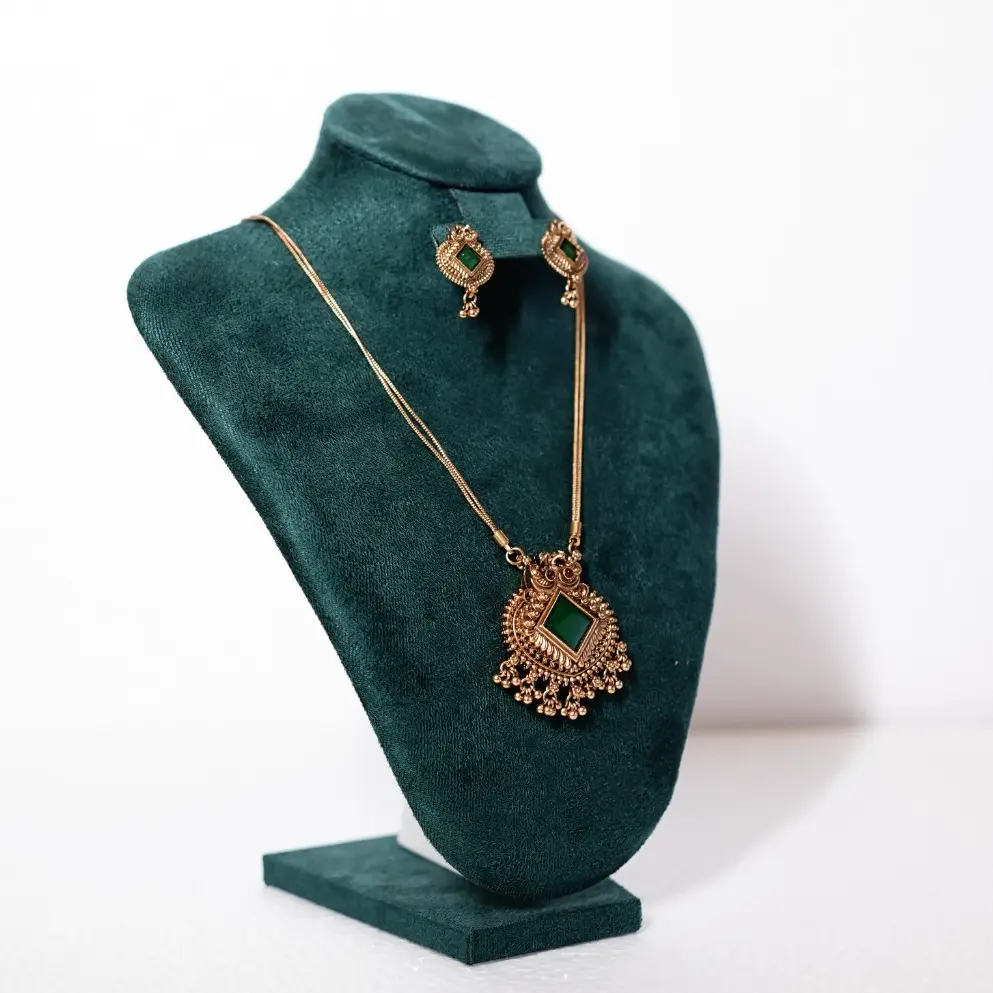 Indian ethnic pendant necklace set.