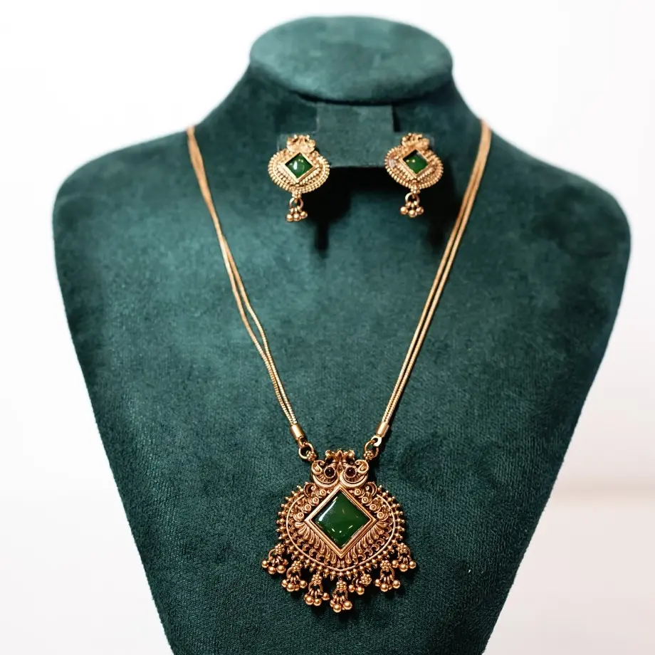 Indian ethnic pendant necklace set.