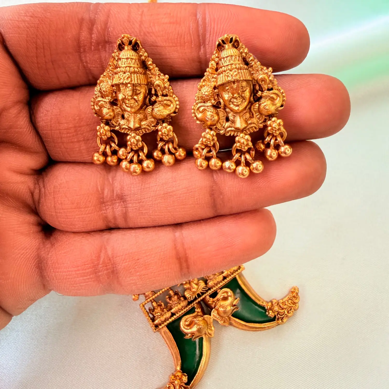 Traditional Temple Motif Medium Haram Set SJMH025