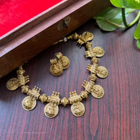 Gold finish kaasu neck set SJSN037