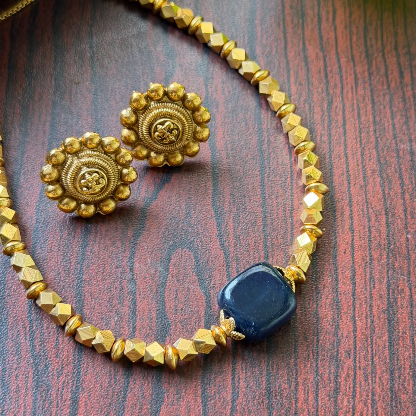Minimalist Ashtapatti (Ashtapati) Choker with Raw Blue Stone SJSN038