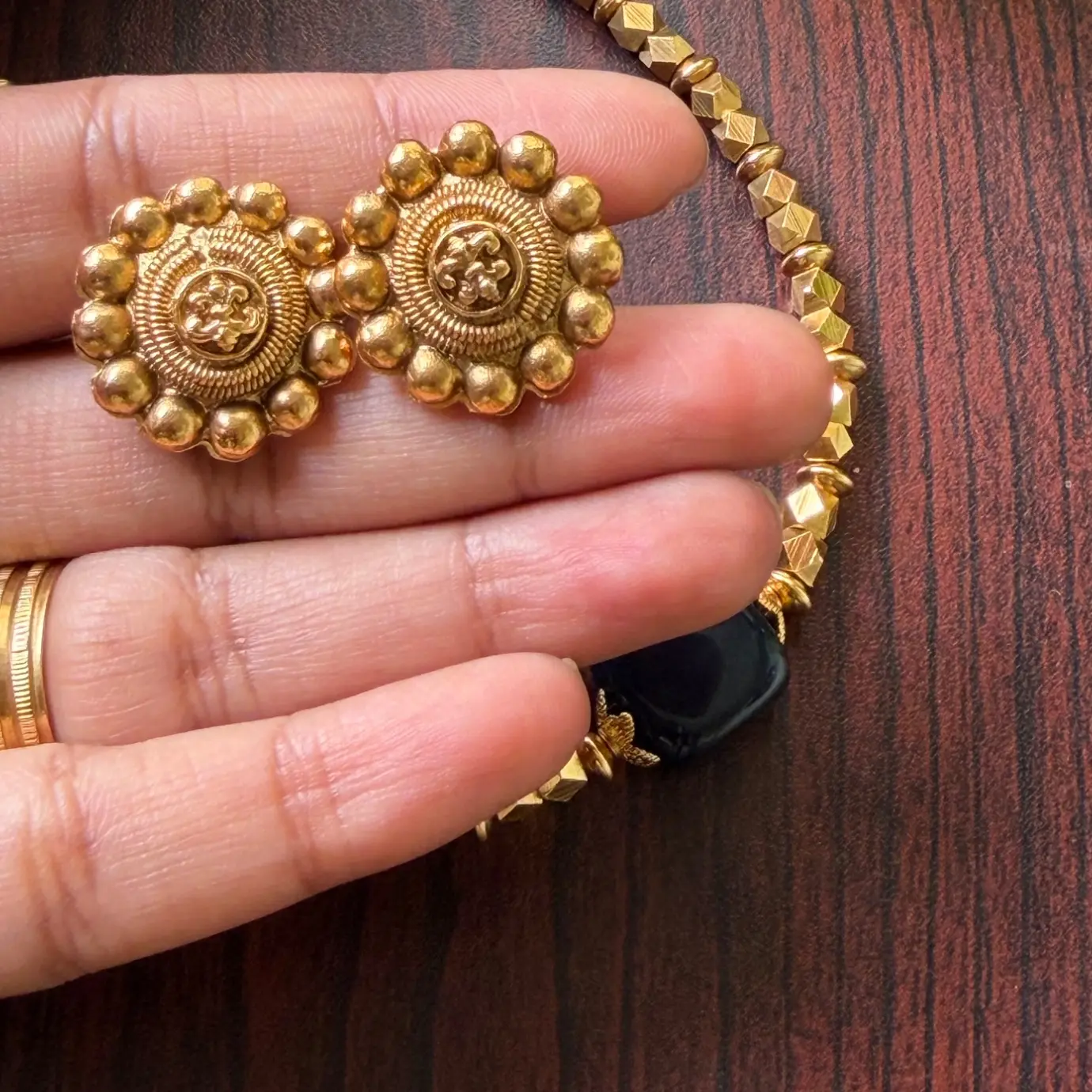 Minimalist Ashtapatti (Ashtapati) Choker with Raw Blue Stone SJSN038