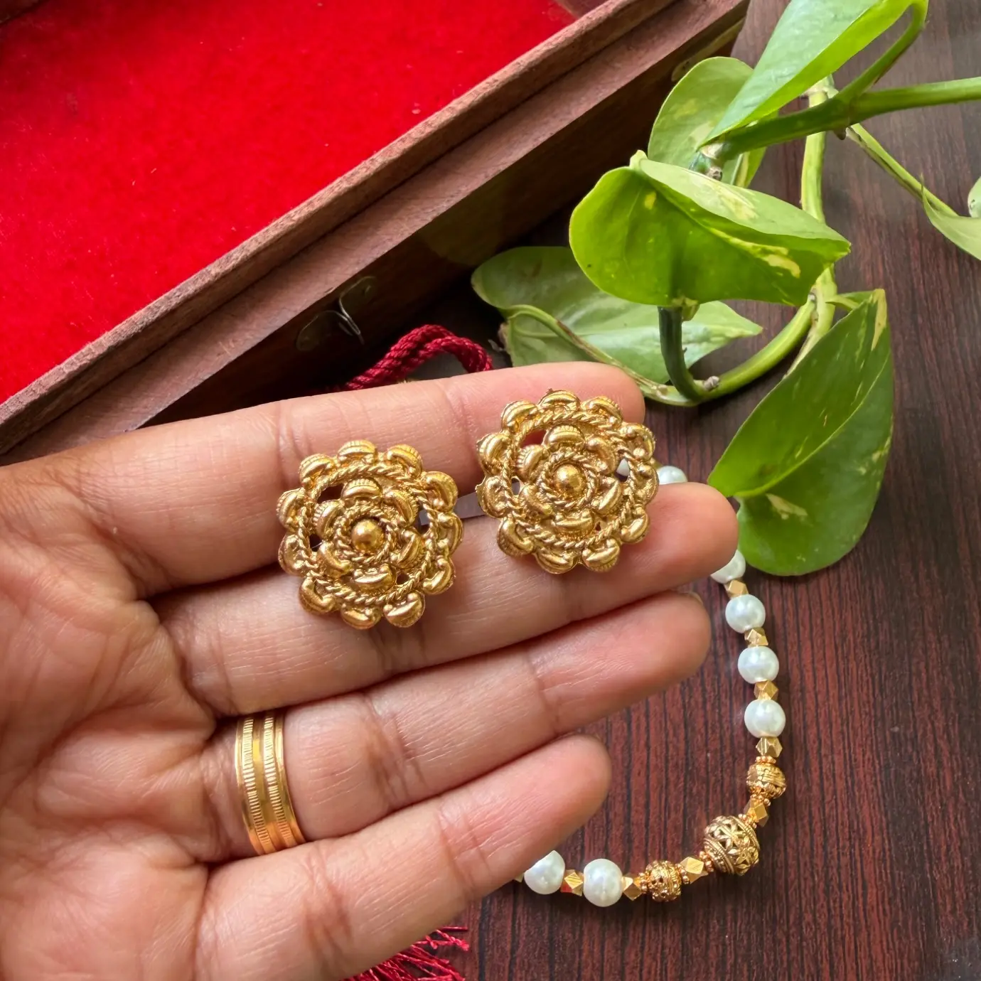 Minimalist Pearl Ashtapatti Choker (Muthu Ashtapati Mala) SJSN039