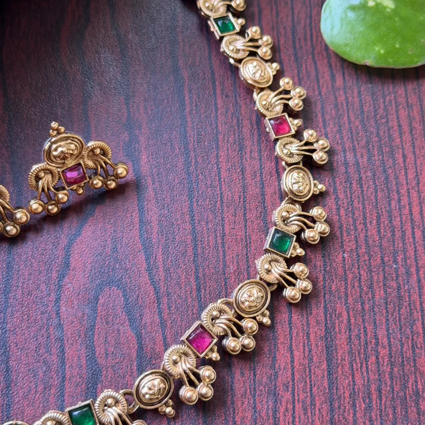 Coin & Square Kempu Stone Addigai Tiny Necklace Set SJSN041
