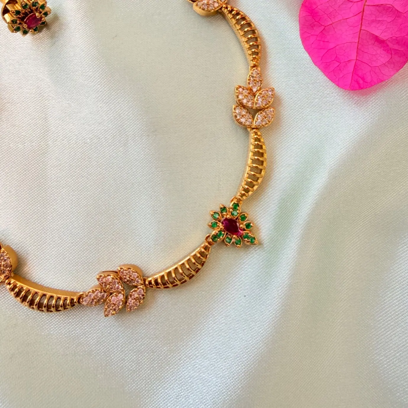 Minimalist CZ Leaf Hasli Neckset SJAD008