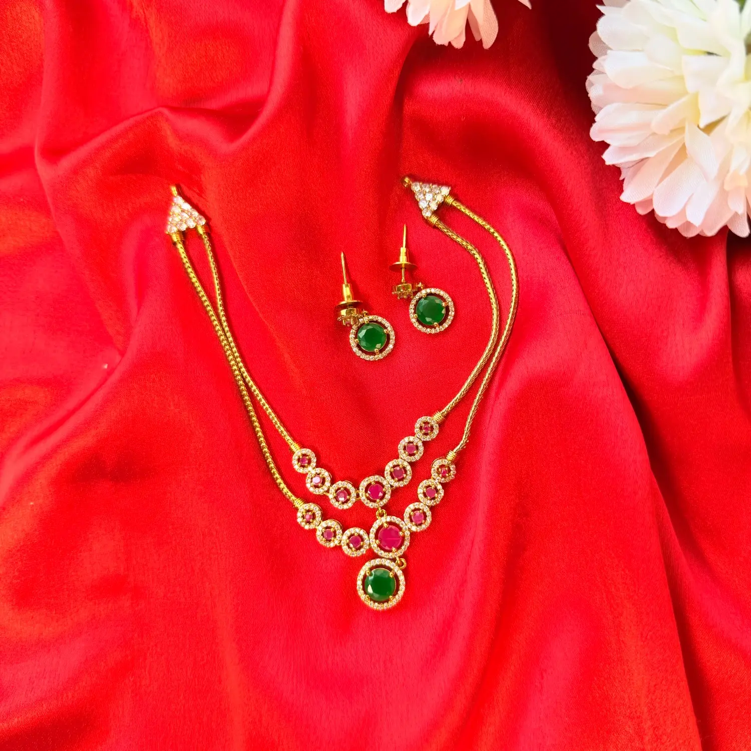 Dual-Layer Ruby and Emerald Kemp Stone Short Necklace Set