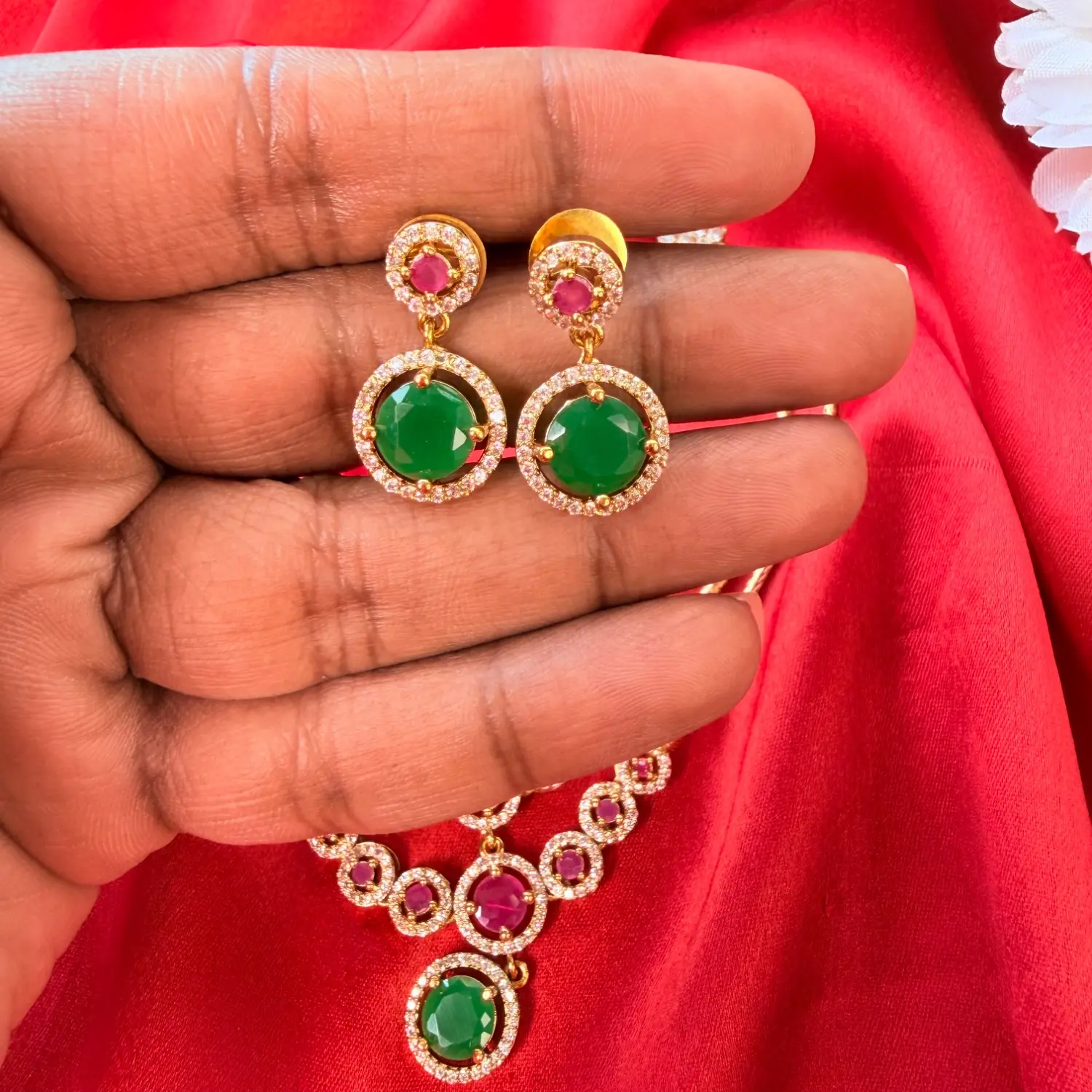Dual-Layer Ruby and Emerald Kemp Stone Short Necklace Set