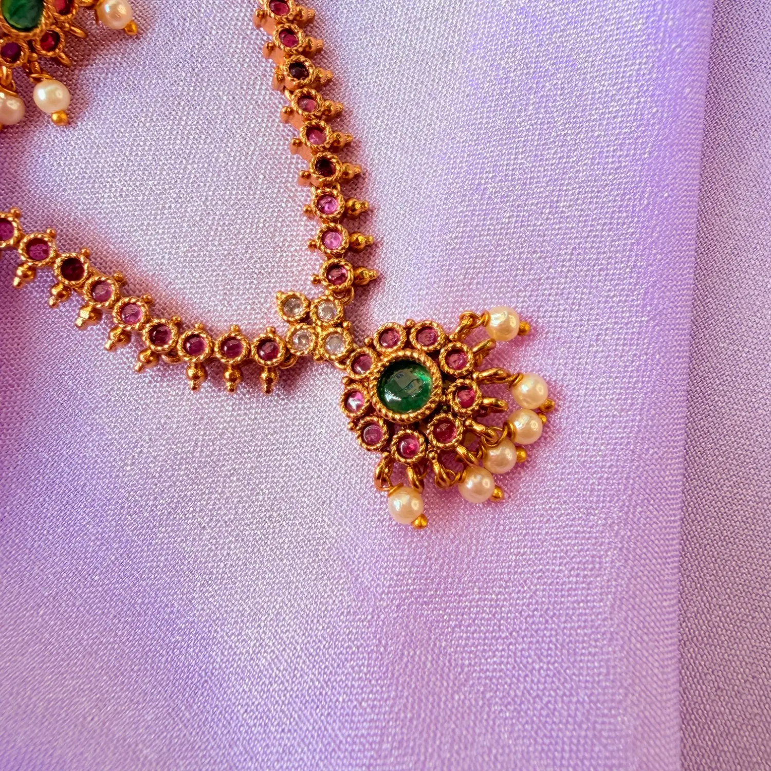 Traditional Kemp Stone Short Necklace Set