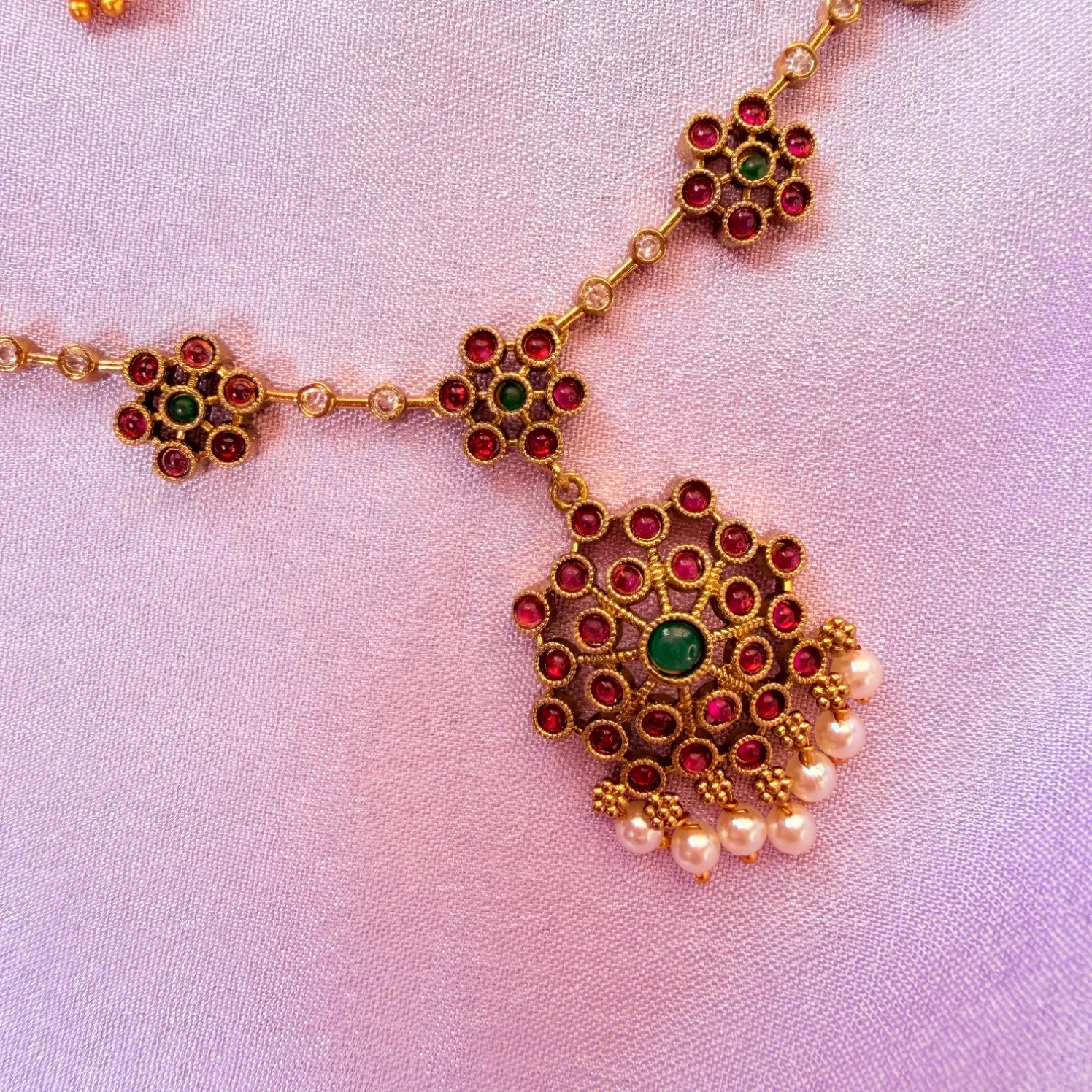 Floral Cluster Kemp Stone Short Necklace Set
