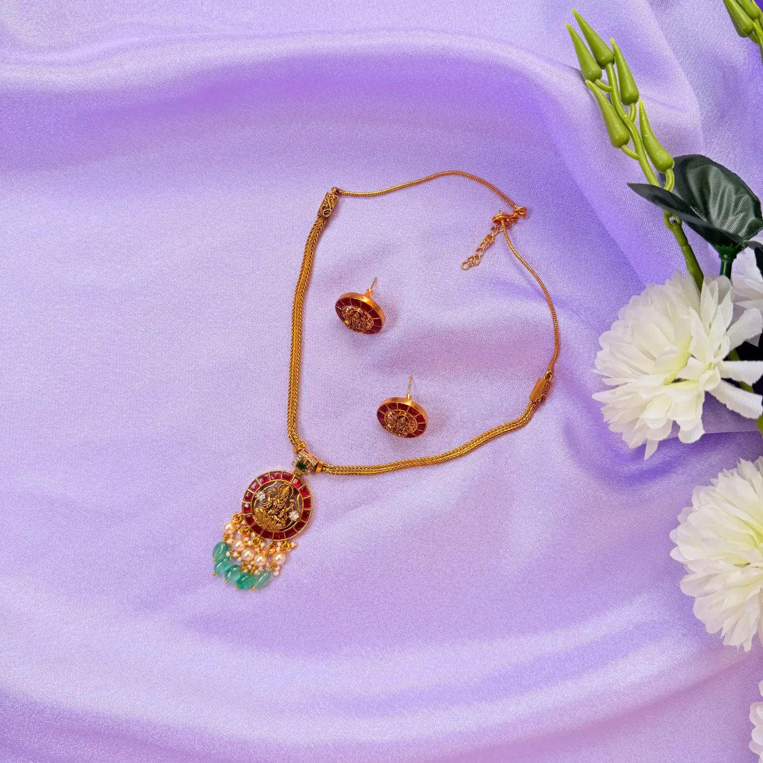 Goddess Lakshmi Temple Kemp Stone Short Necklace Set
