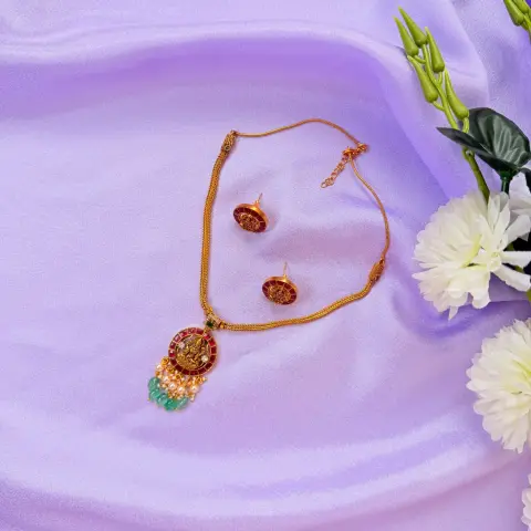 Goddess Lakshmi Temple Kemp Stone Short Necklace Set