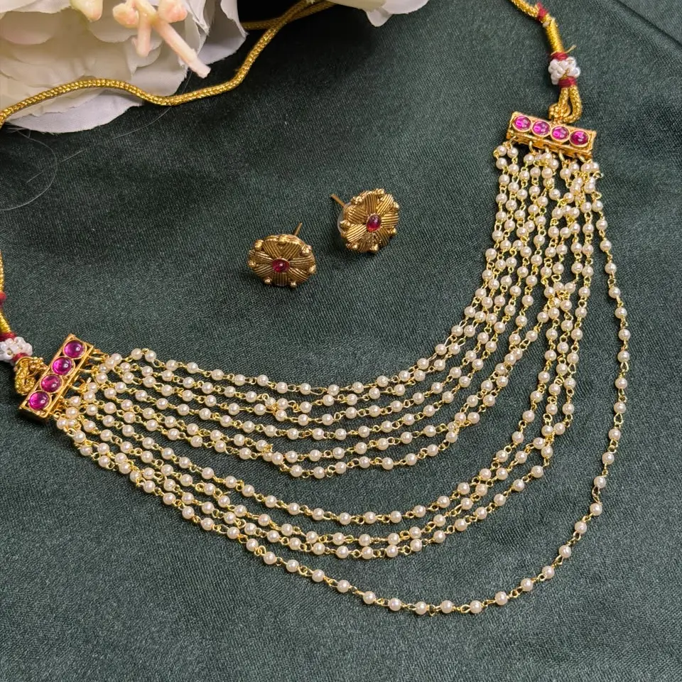 Pearly Chocker with Stud