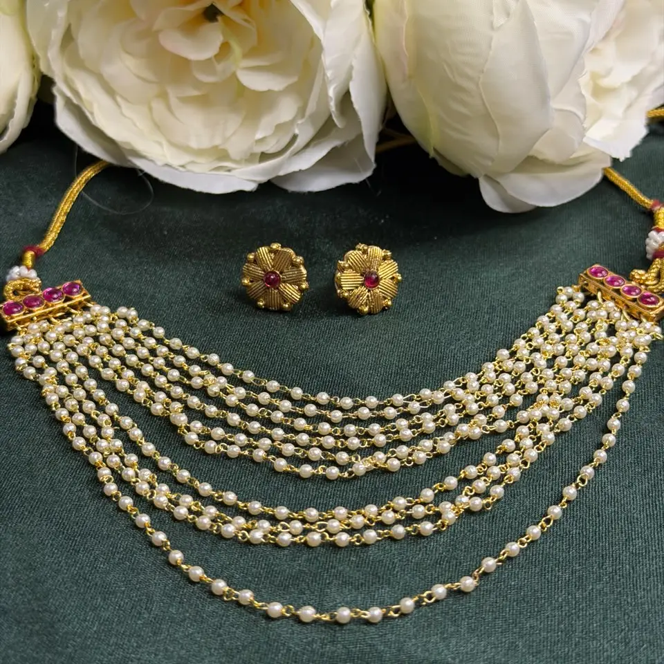 Pearly Chocker with Stud