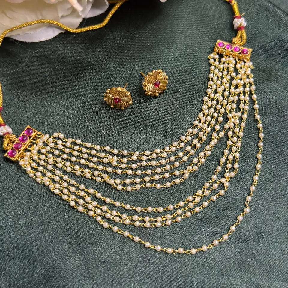 Pearly Chocker with Stud