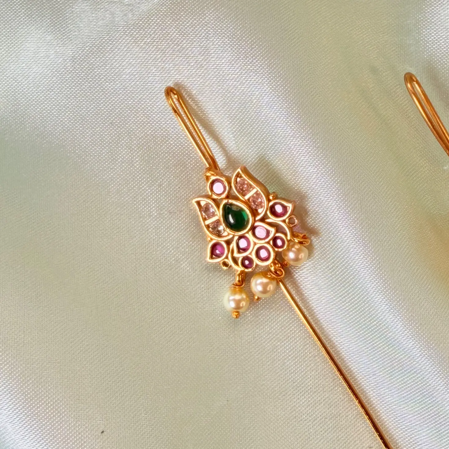 Traditional Kemp Stone Hair Baudi and Ear Pin Set