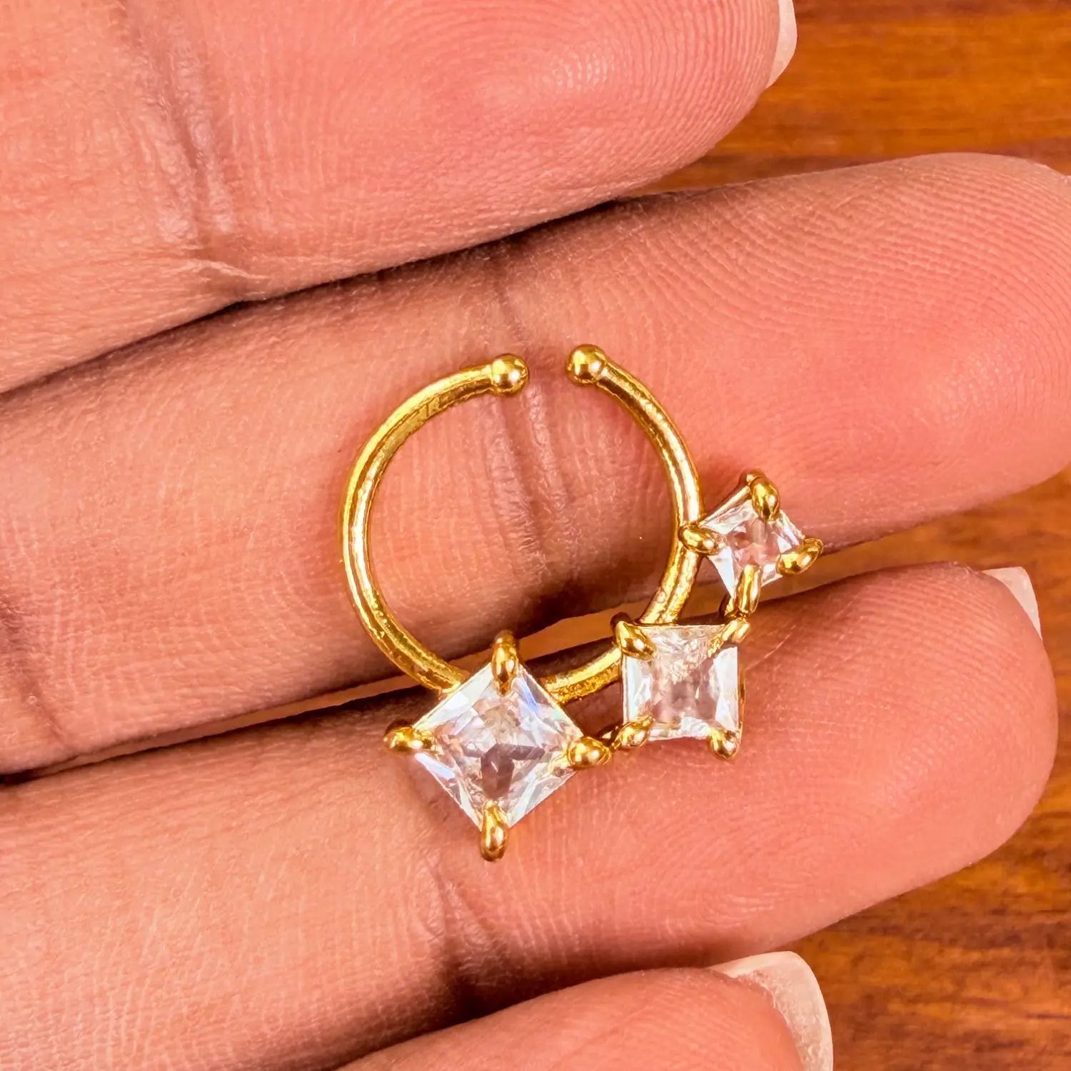 Graduated Square CZ Stone Nose Ring / Clicker