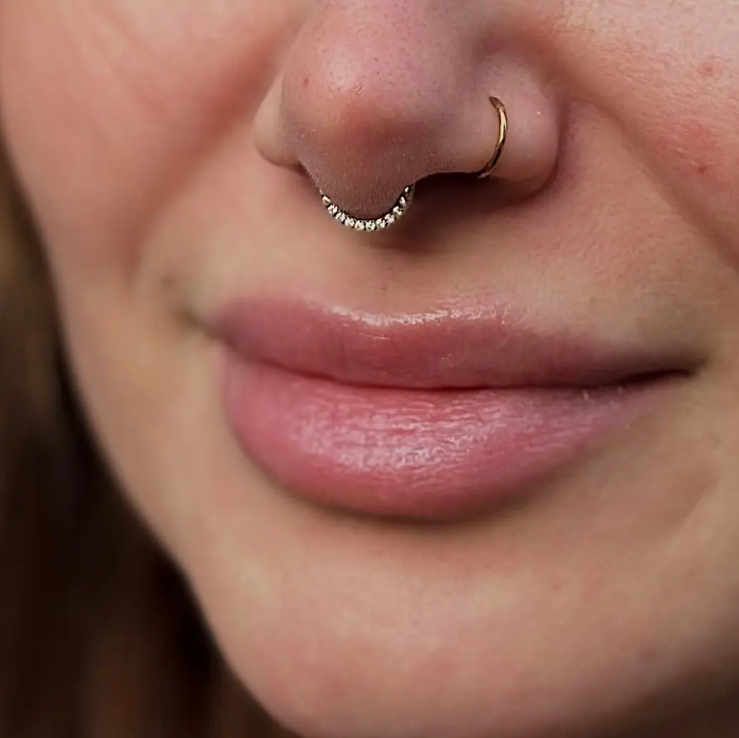 ROUND STONED ( PIERCED )