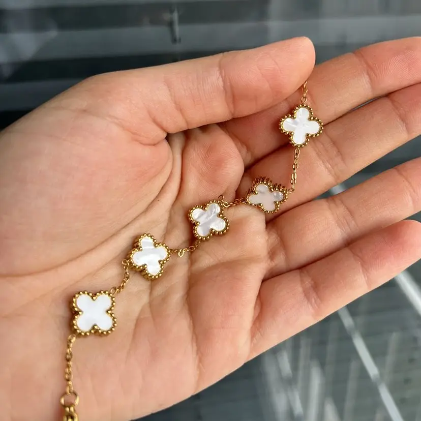 Luxe clover white