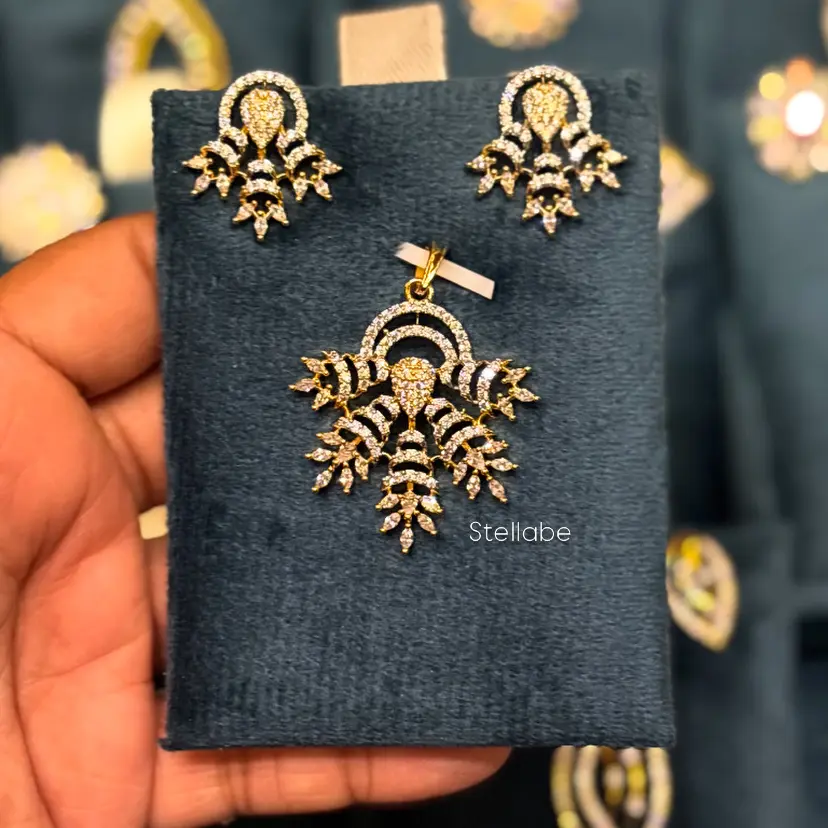 D5761 | Diamond Replica Pendant Set