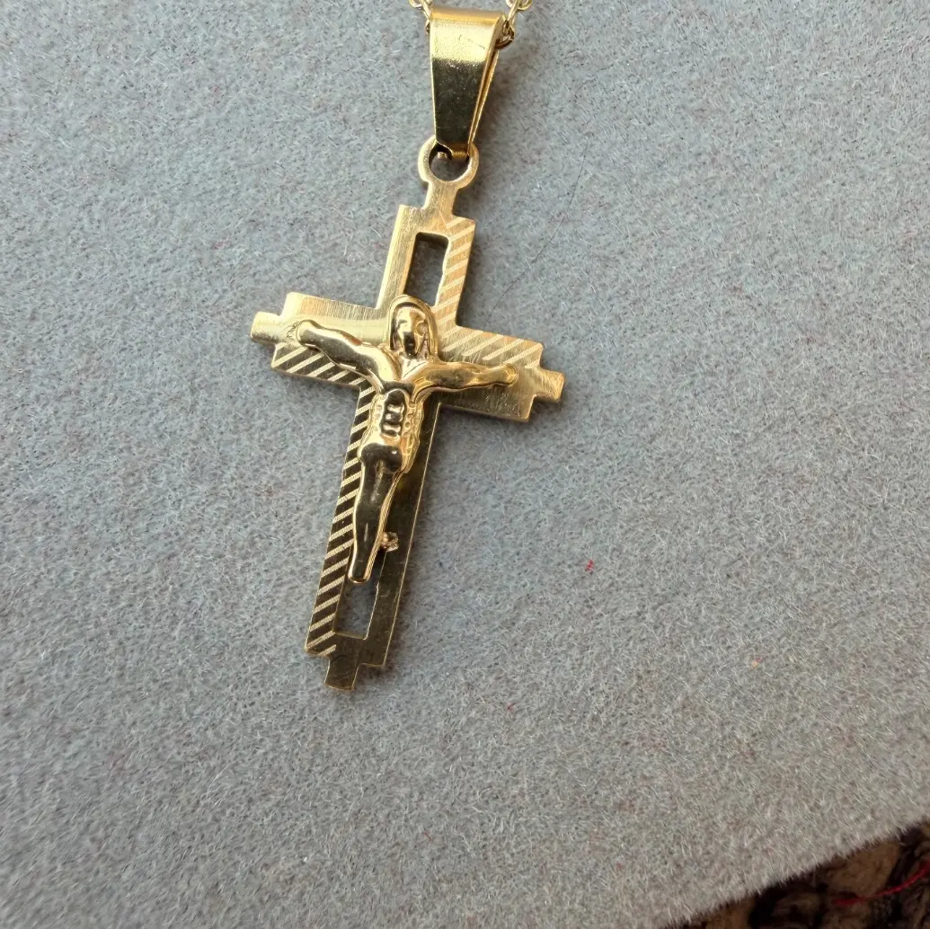 JESUS CRUCIFIX PENDANT