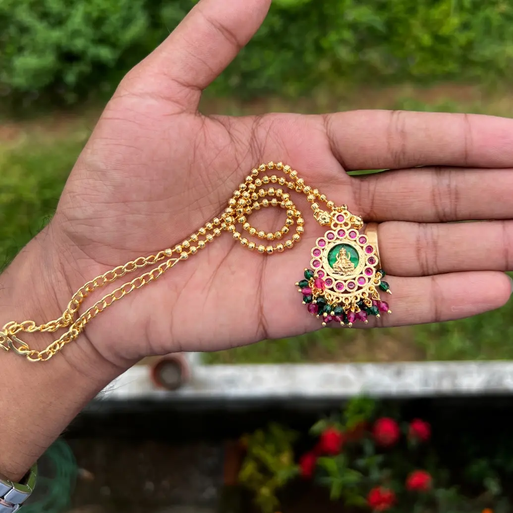 Short necklae