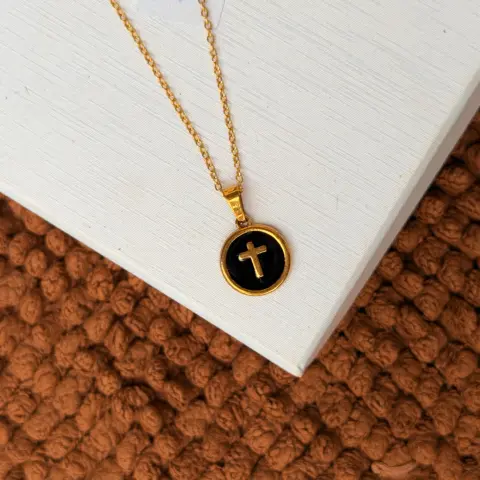 GOLD ONYX GRACE