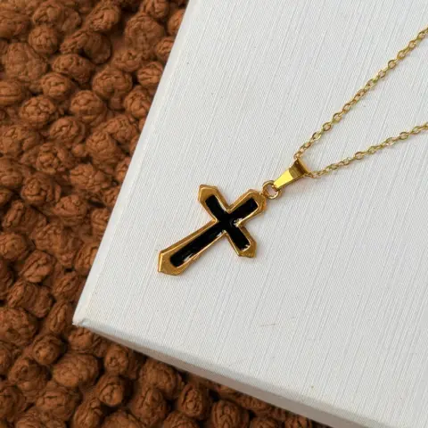 ZELLA CROSS