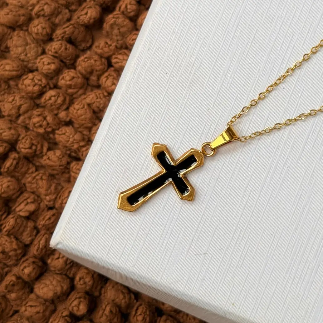 ZELLA CROSS