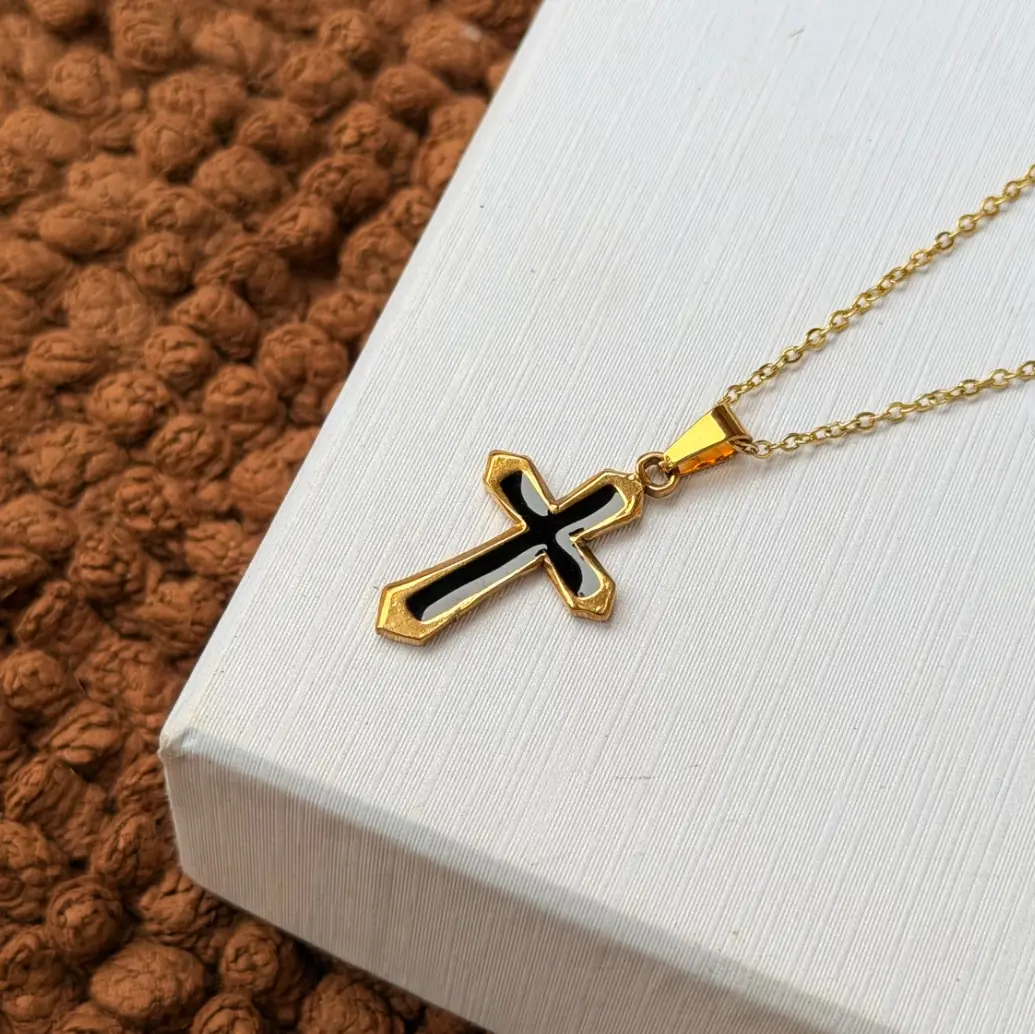 ZELLA CROSS