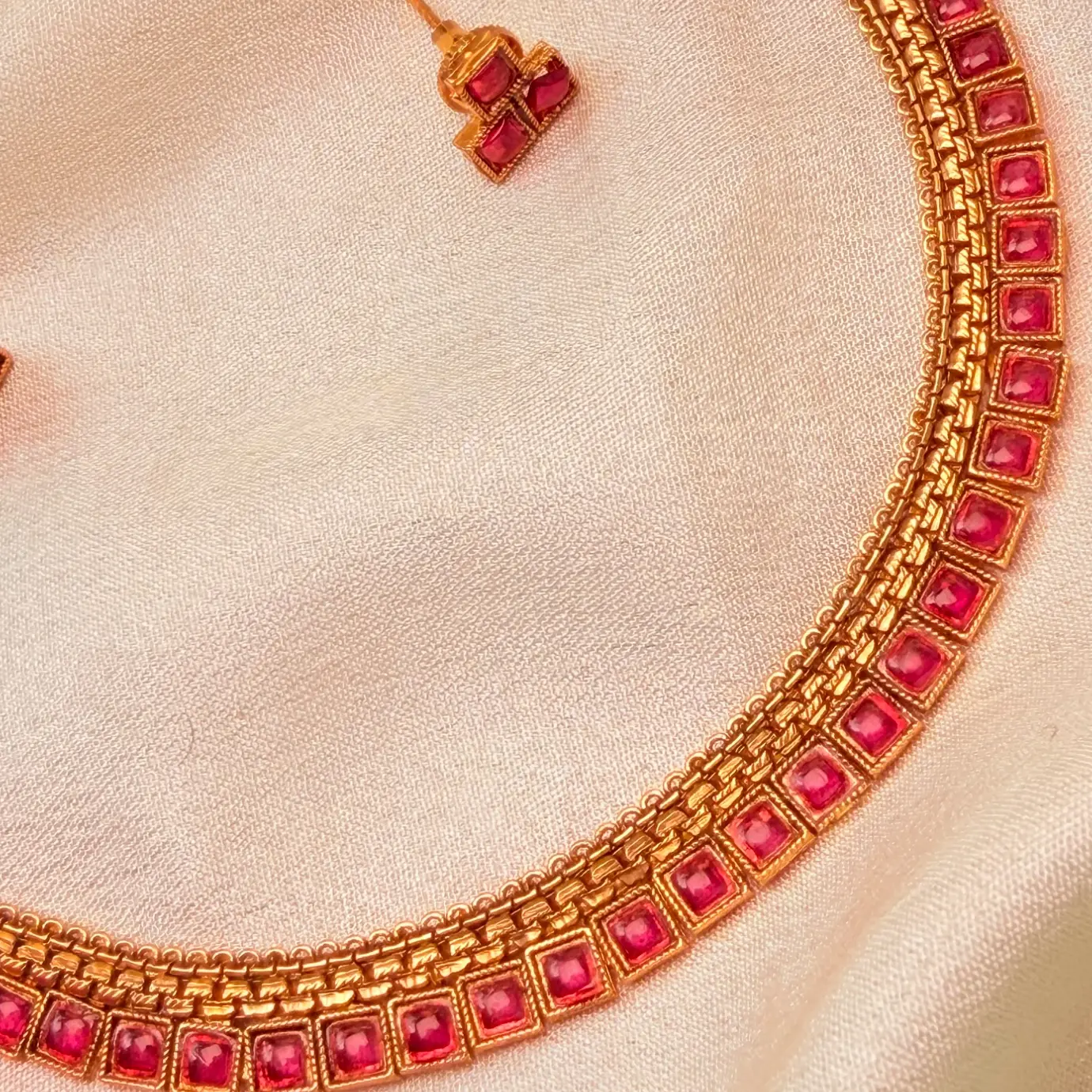 Antique Gold Square Cut Ruby Kemp Stone Short Necklace Set with Geometric Stud Earrings SJSN067
