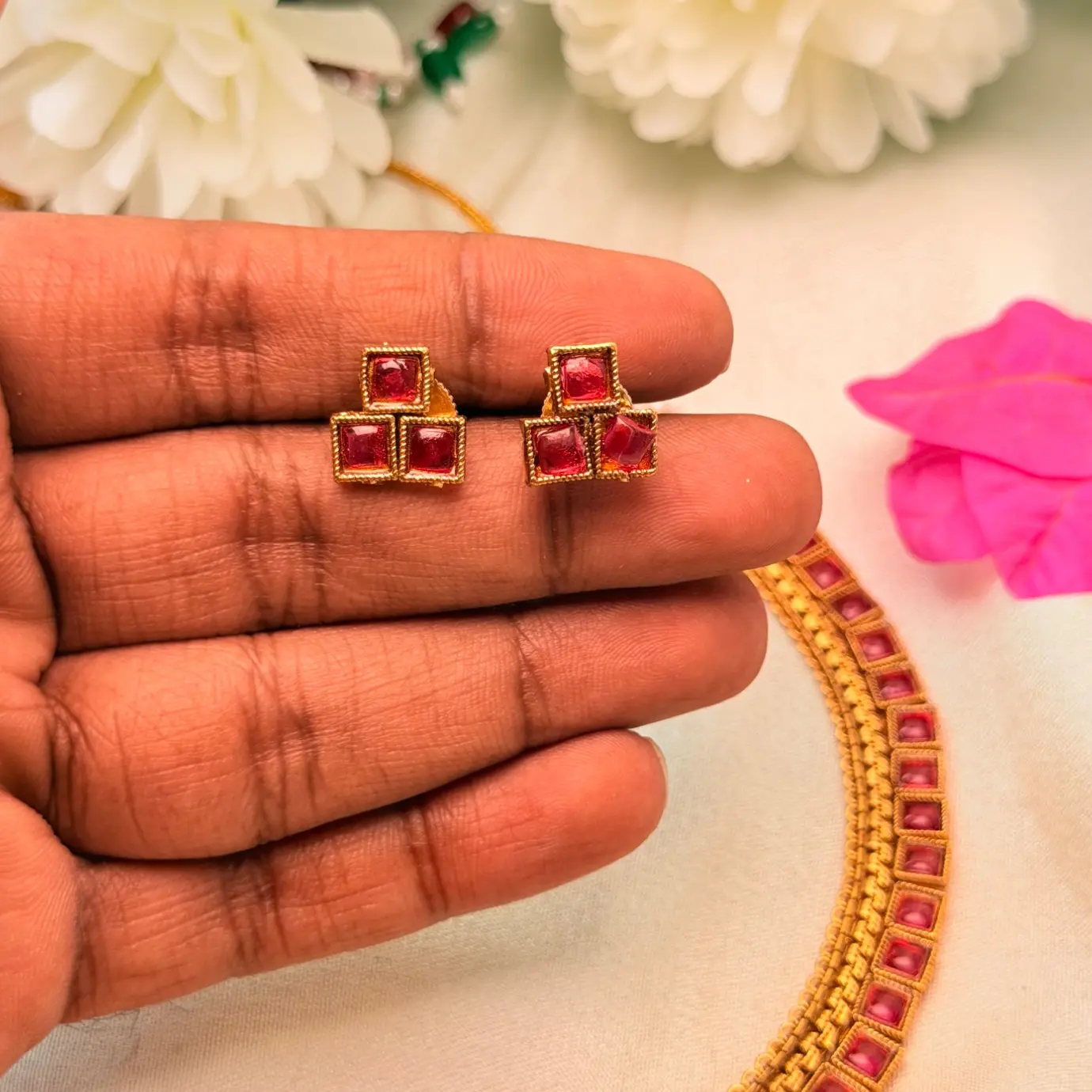 Antique Gold Square Cut Ruby Kemp Stone Short Necklace Set with Geometric Stud Earrings SJSN067