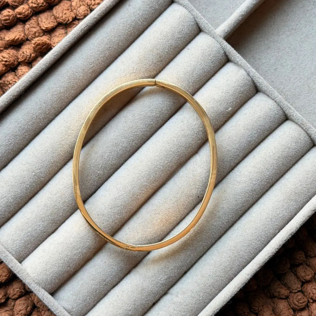 PLAIN GOLD BANGLE