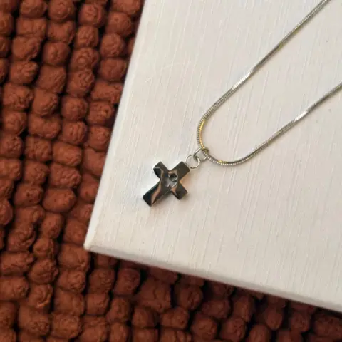 GRACE CROSS