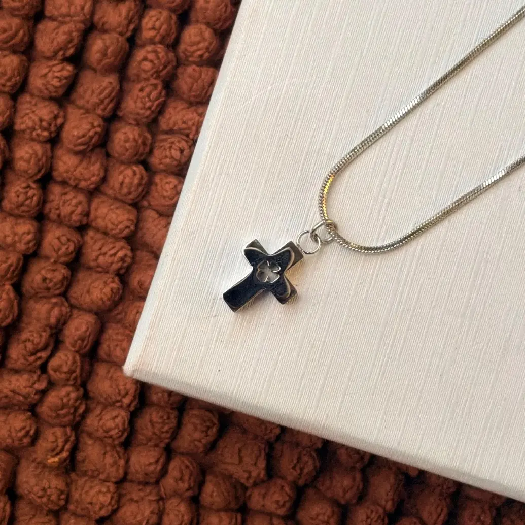 GRACE CROSS