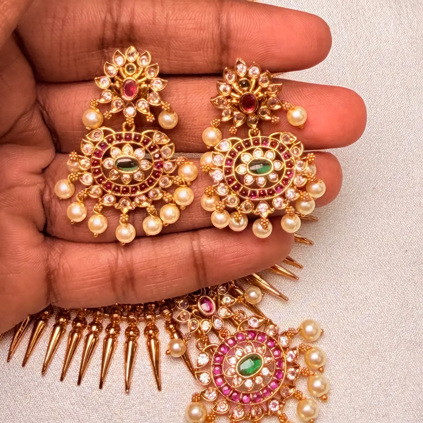 Mullai Mottu (Jasmine Bud) / Spike Neckpiece with Circular Kemp Medallion Pendant & Pearl Cluster Earrings SJAD050