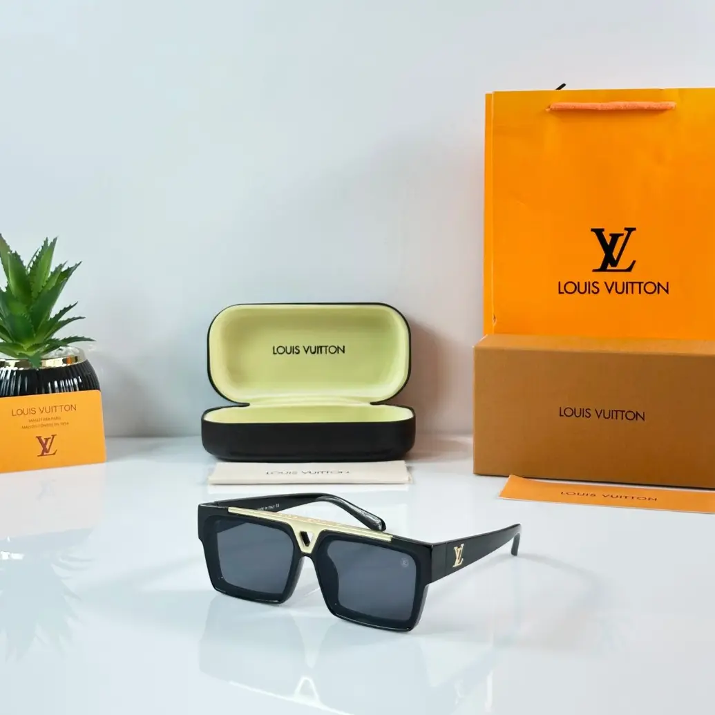 LOUIS VUITTON 1984 GOLD BLACK