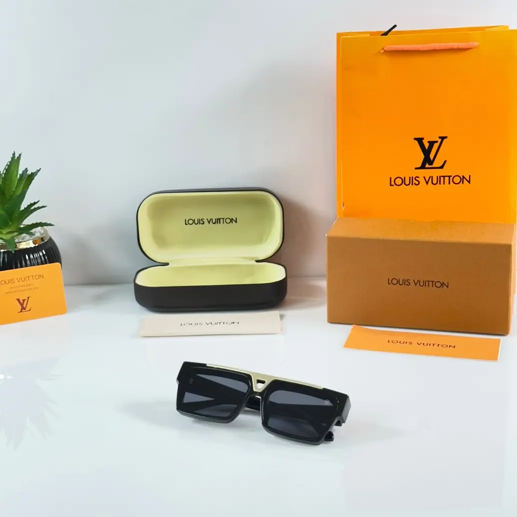 LOUIS VUITTON 1984 GOLD BLACK