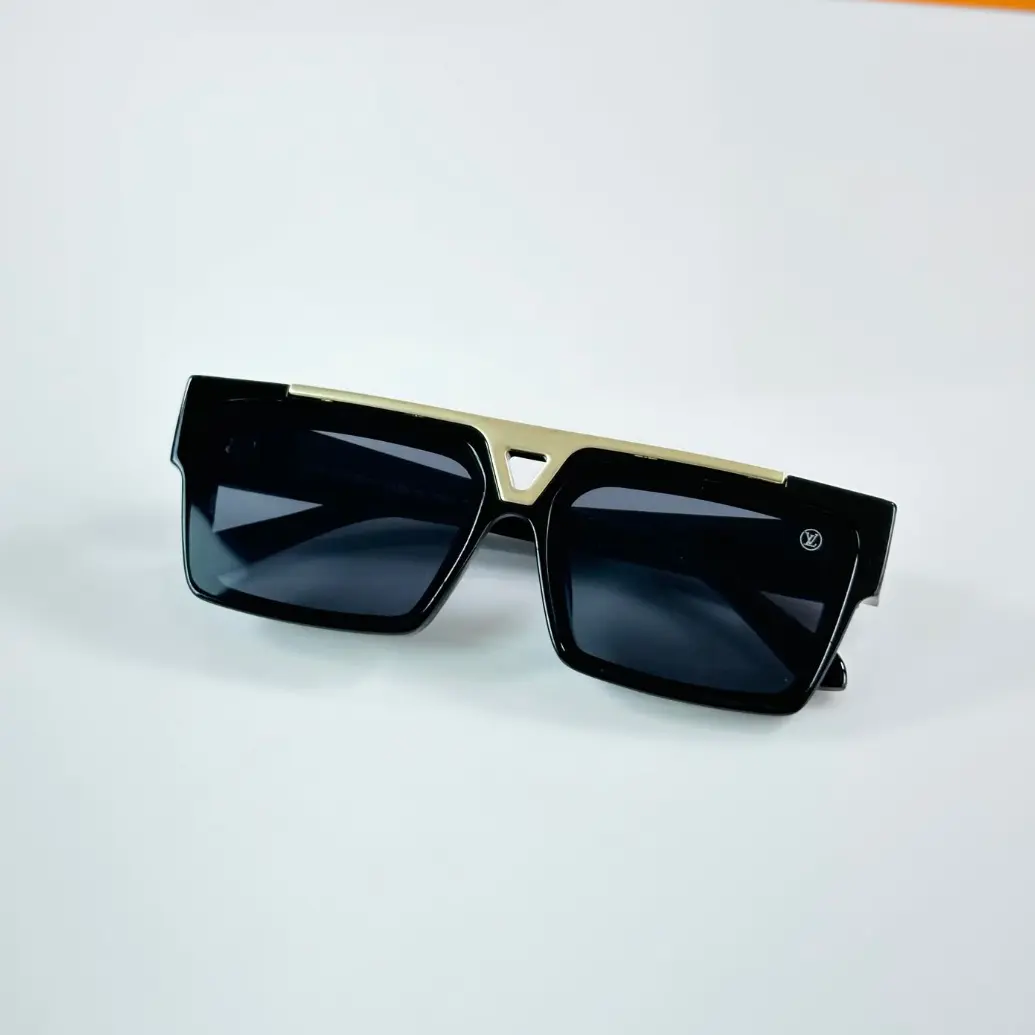 LOUIS VUITTON 1984 GOLD BLACK