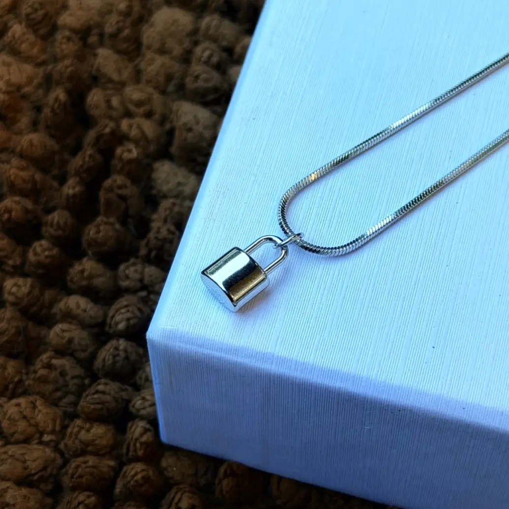 LOCK PENDANT