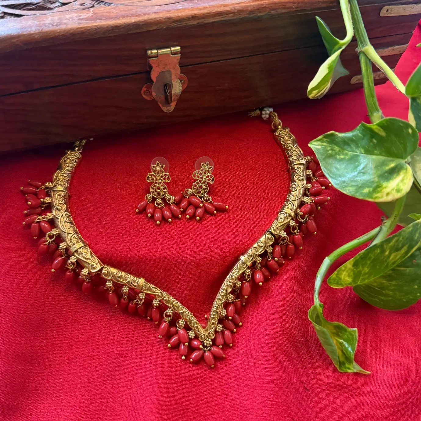 Hasli Collar Necklace Set – V-Shaped Filigree Panels, Red Coral Bead Fringe & Matching Drop Earrings
