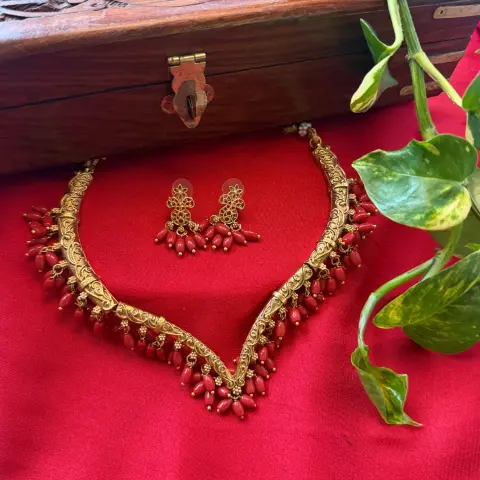 Hasli Collar Necklace Set – V-Shaped Filigree Panels, Red Coral Bead Fringe & Matching Drop Earrings
