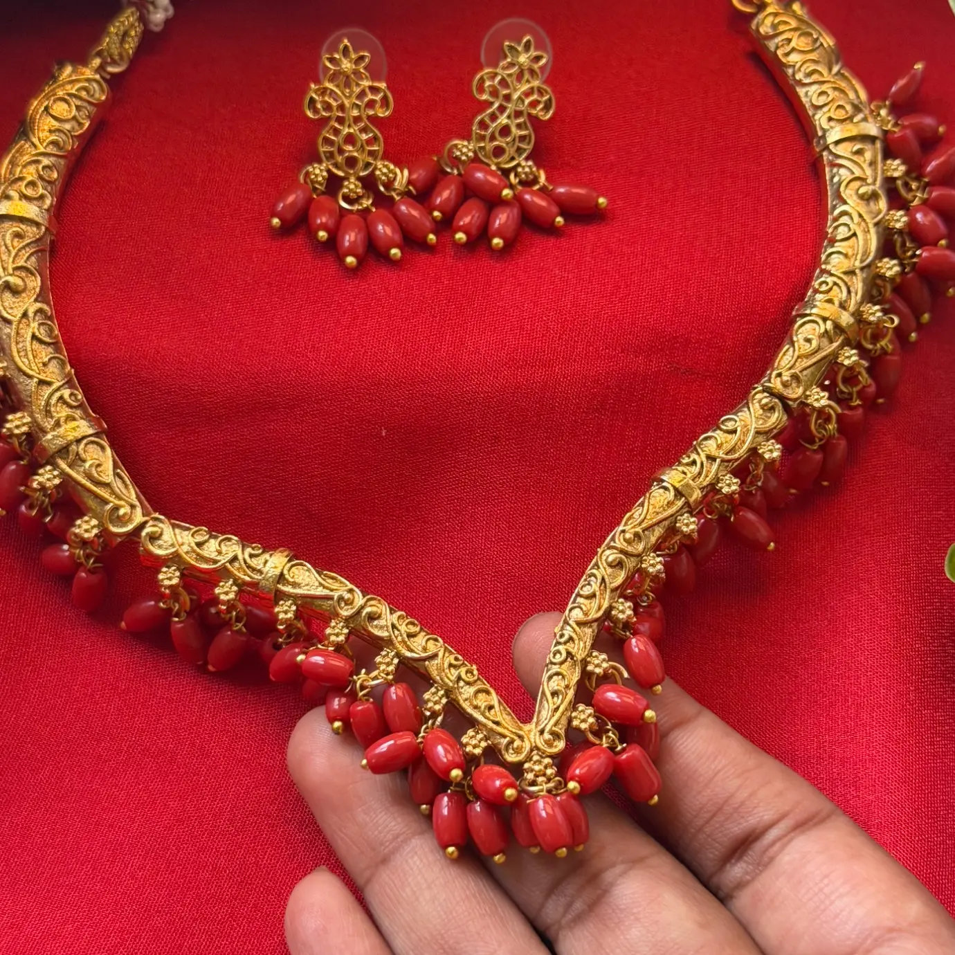 Hasli Collar Necklace Set – V-Shaped Filigree Panels, Red Coral Bead Fringe & Matching Drop Earrings