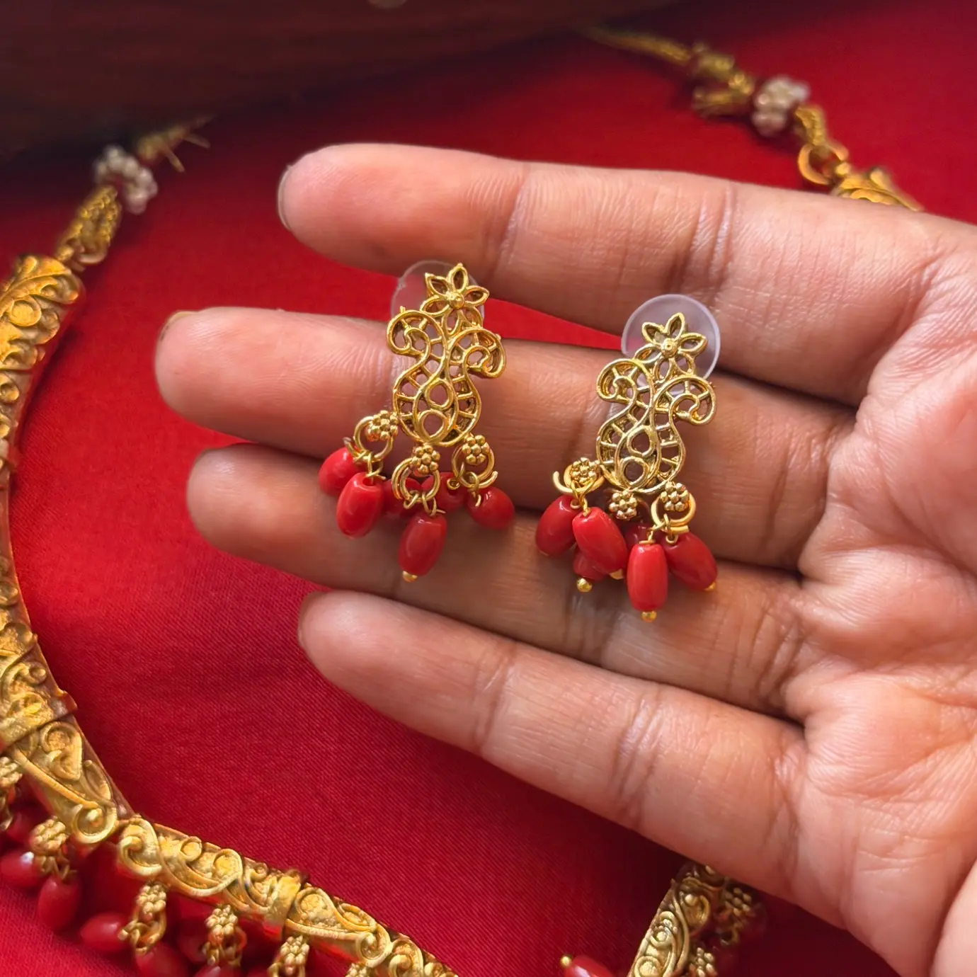 Hasli Collar Necklace Set – V-Shaped Filigree Panels, Red Coral Bead Fringe & Matching Drop Earrings