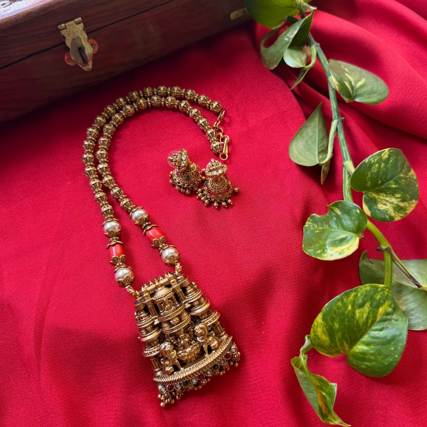 Havala Swarovski Pearl Gopura Lakshmi Medium Haara