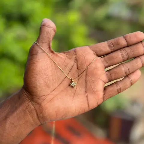 Clover pendant necklace